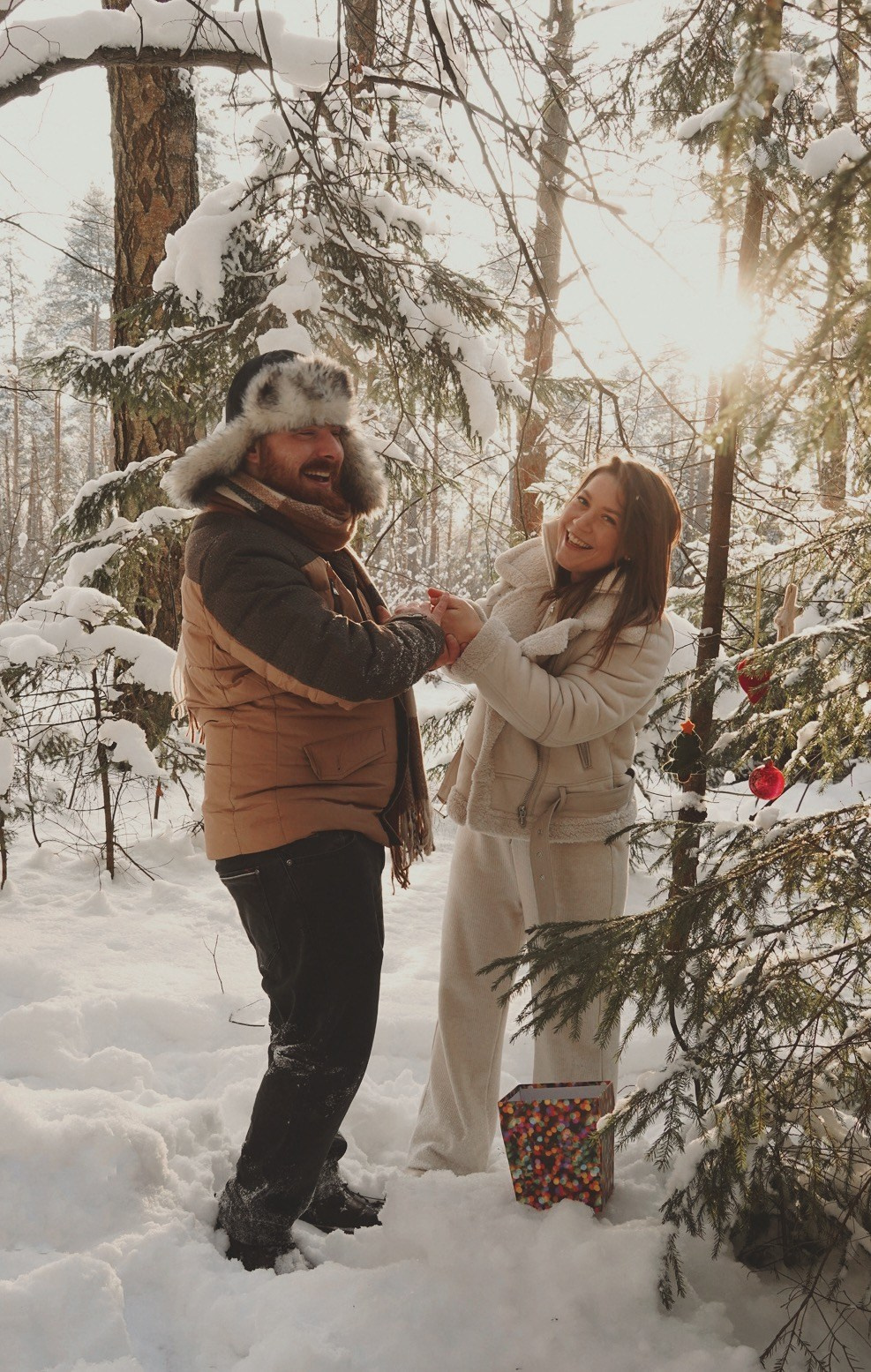 Love Story в зимнем лесу: Даша и Ника. Событийный фотограф Анна Курникова