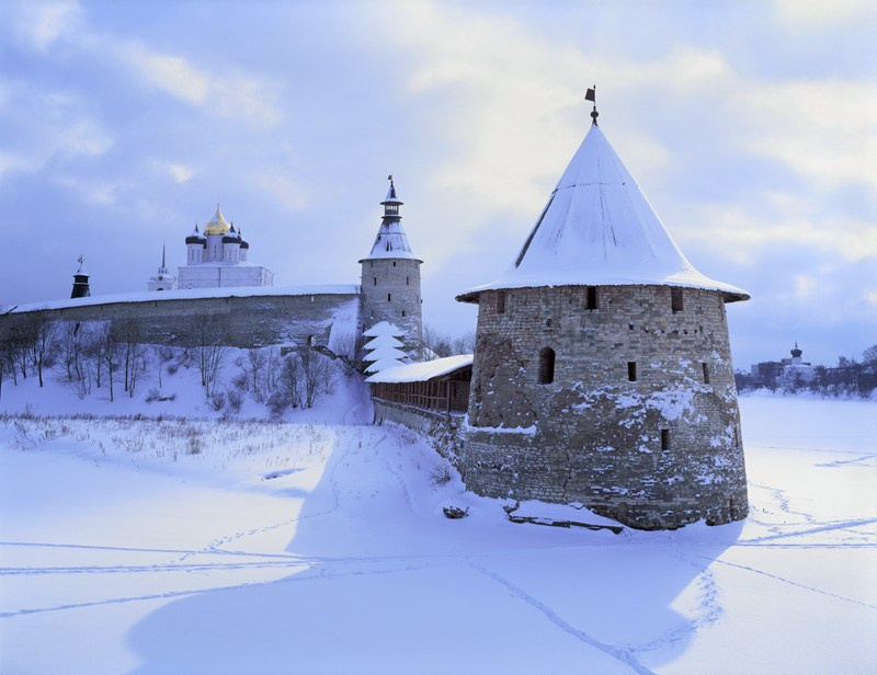 Стены и башни Псковского кремля