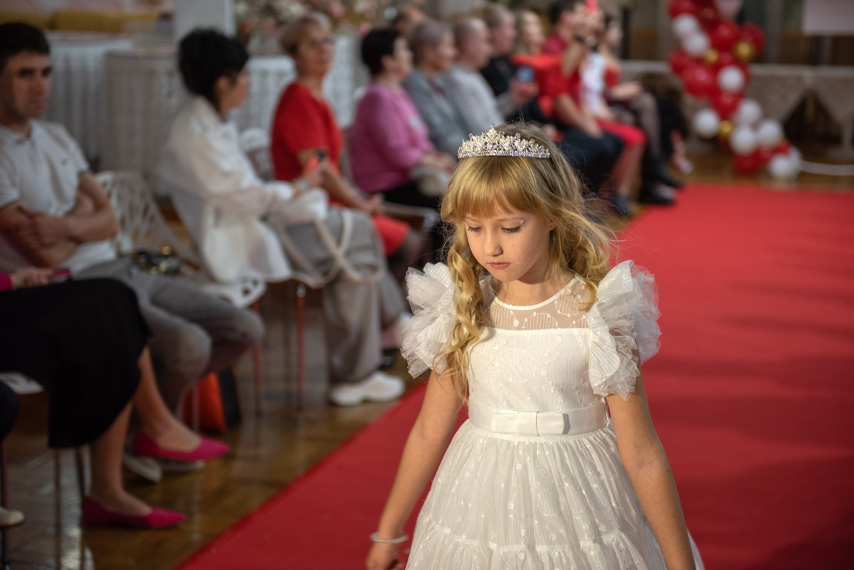 Выпускной в детской школе моделей HAPPYkids 2024. Семейный и коммерческий фотограф в Сочи Александр Бодунов