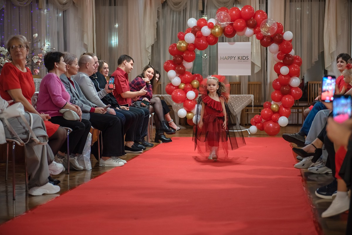 Выпускной в детской школе моделей HAPPYkids 2024. Семейный и коммерческий фотограф в Сочи Александр Бодунов