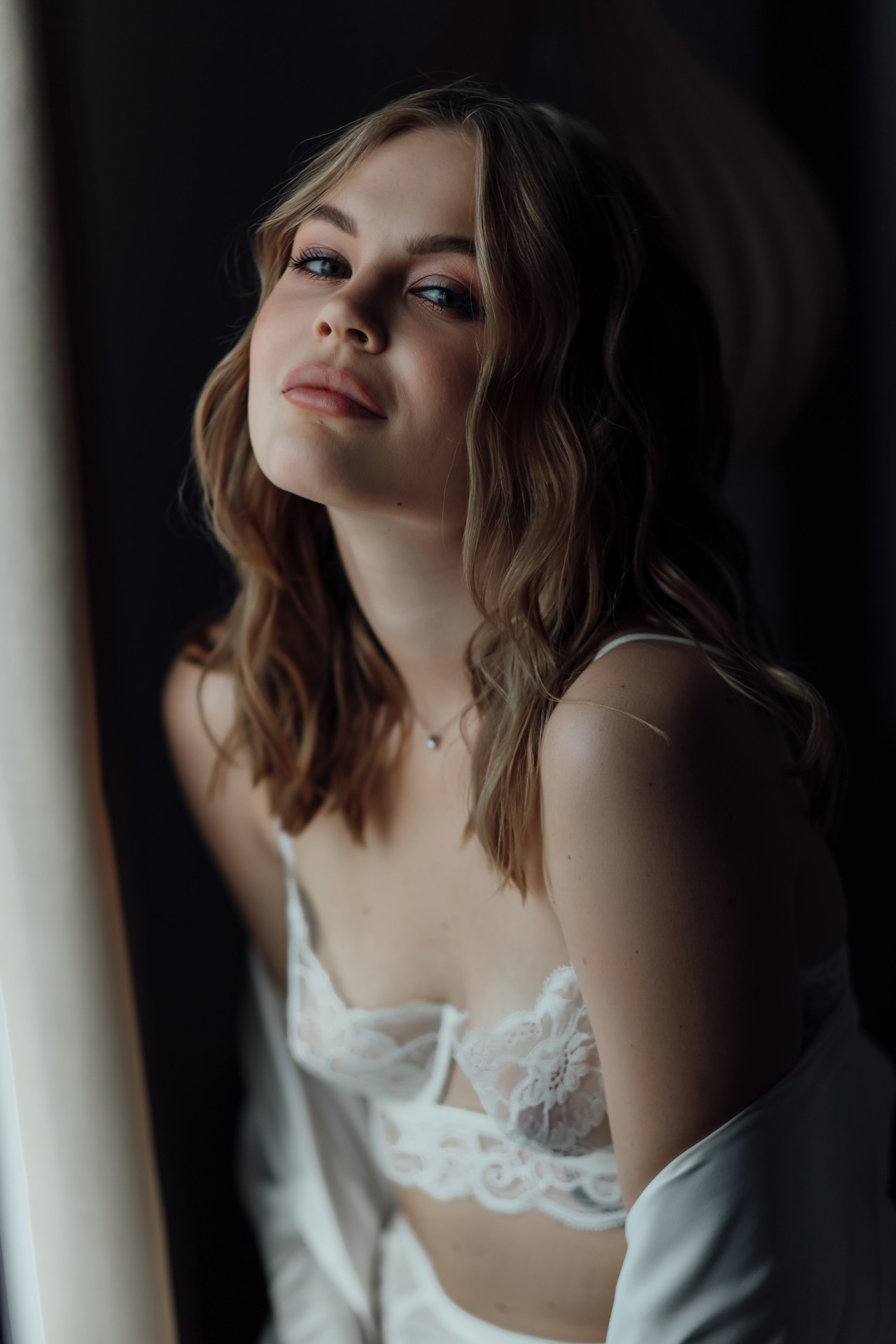 сборы невесты в номере отеля будуар