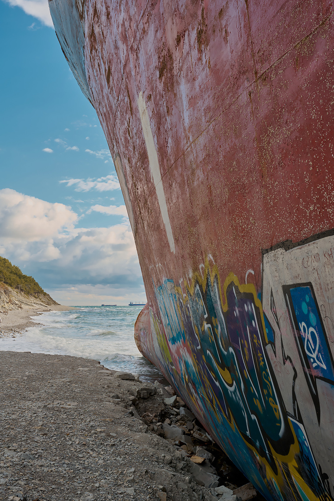 Теплоход Rio, выброшенный на берег штормом