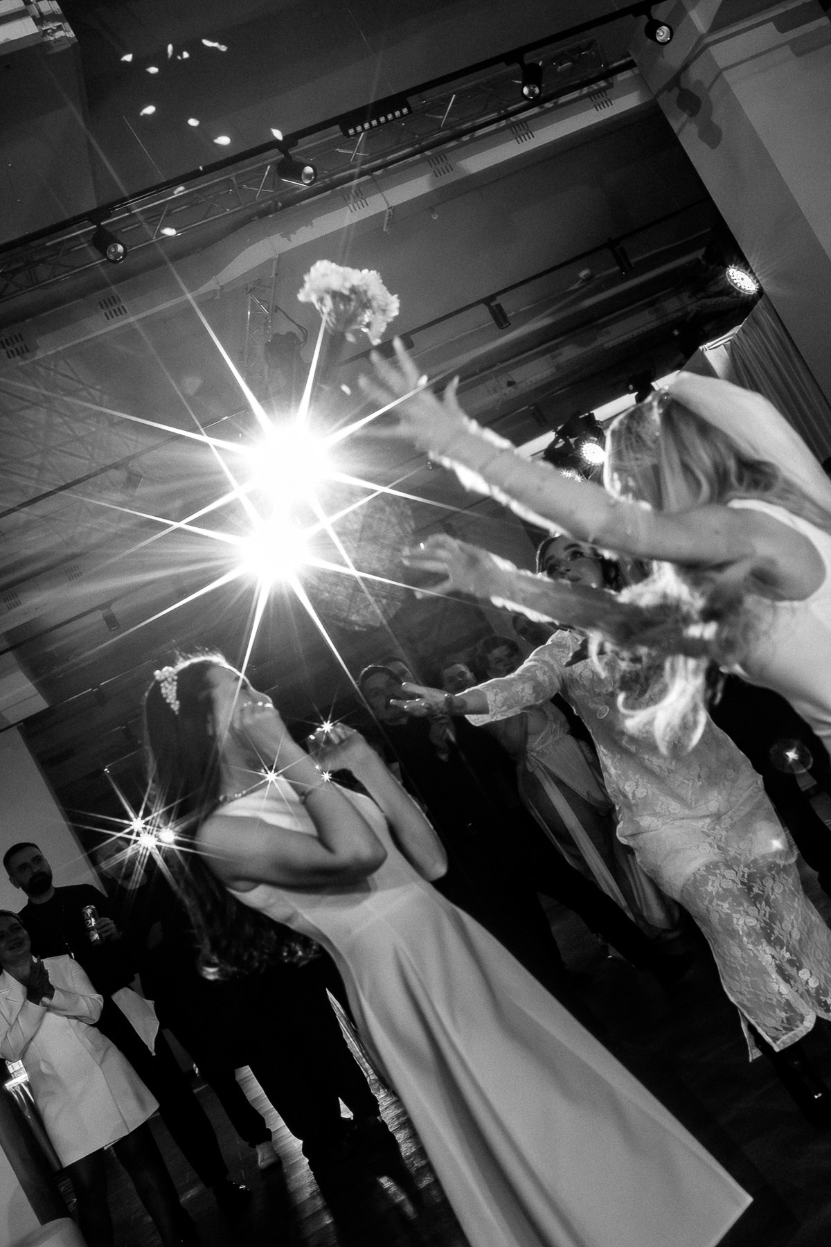 Фотограф на свадебную вечеринку Москва. VERSLIBRE | Свадебный и репортажный фотограф в Санкт-Петербурге, Москве, и Поволжье