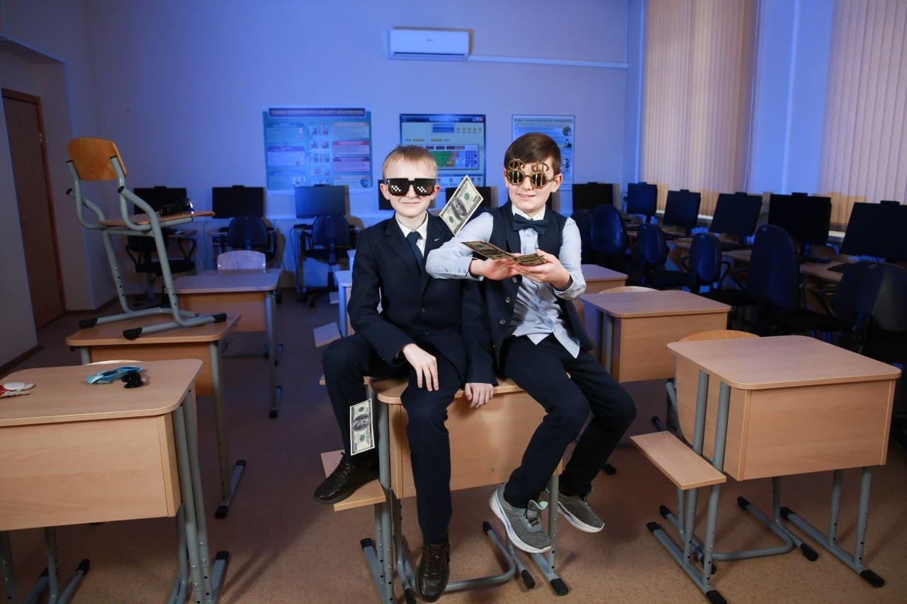 Школьные фотографии. Выпускные альбомы с оживающими фотографиями. Москва, Балашиха