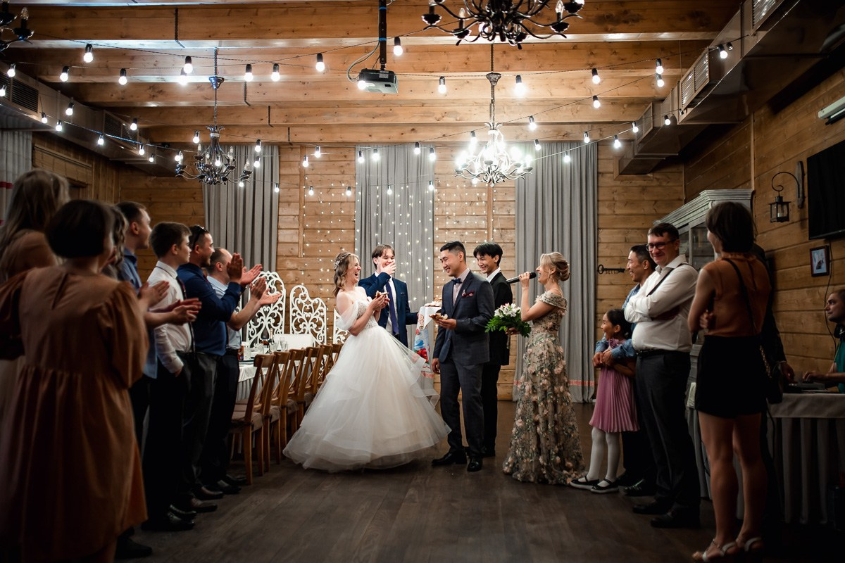 Свадебная фотосессия в ресторане. Свадебный фотограф в Санкт-Петербурге Антон Владимиров