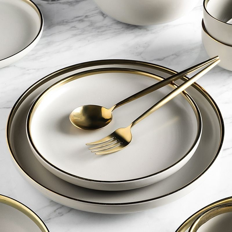 Предметное фото - элегантные и функциональные предметы для приготовления пищи.