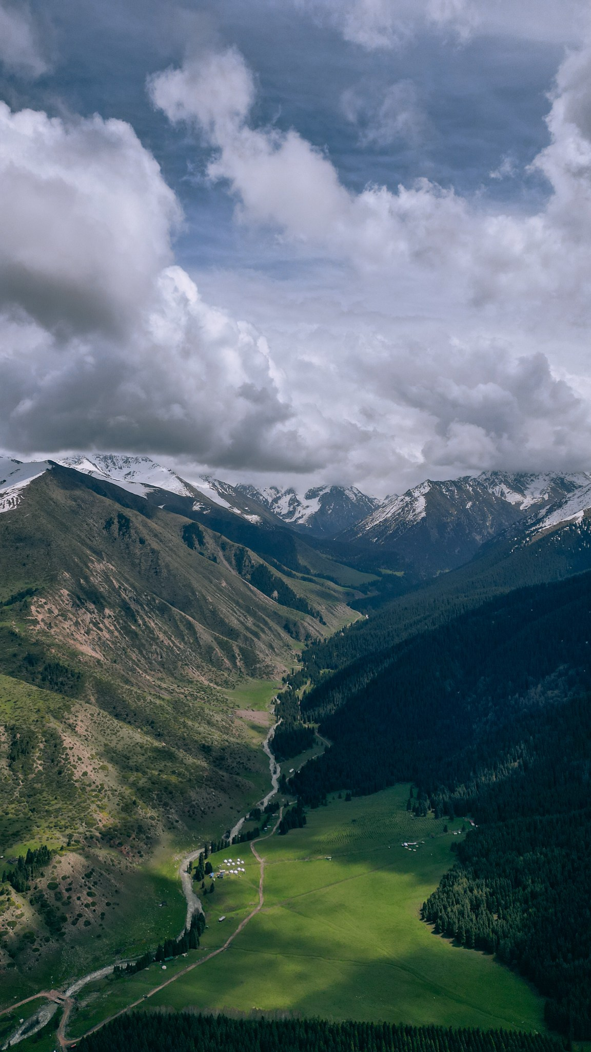 Кыргызстан. Человек с фотокамерой