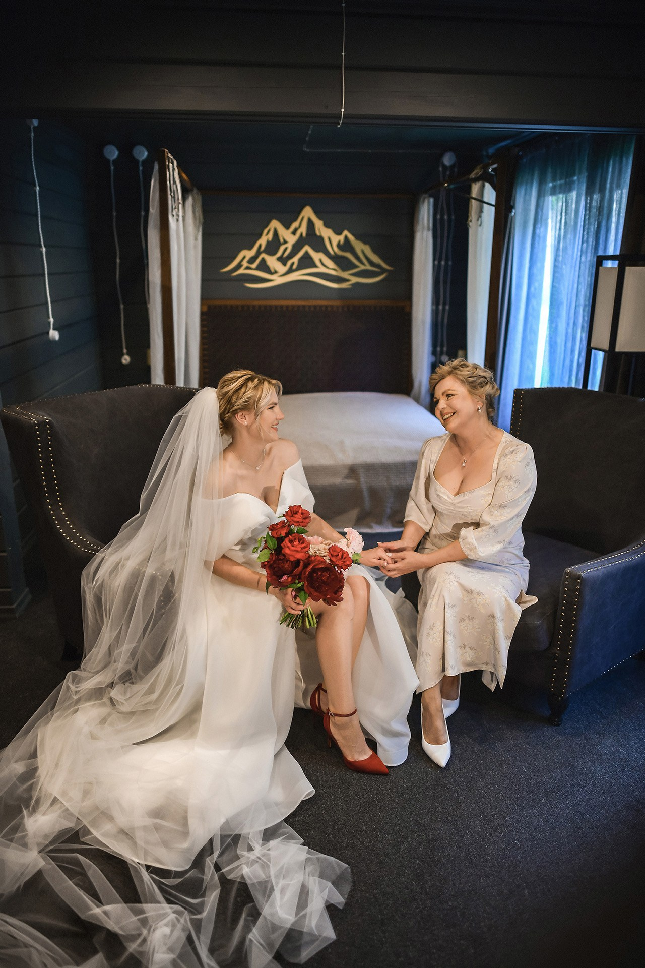 🏡 Роман и Мария — классическая свадьба в "Соснах" | Элегантные фото в доме событий под Красноярском. 📸 Свадебный и семейный фотограф в Красноярске Тихомиров Евгений | 17 лет опыта | 800+ свадеб