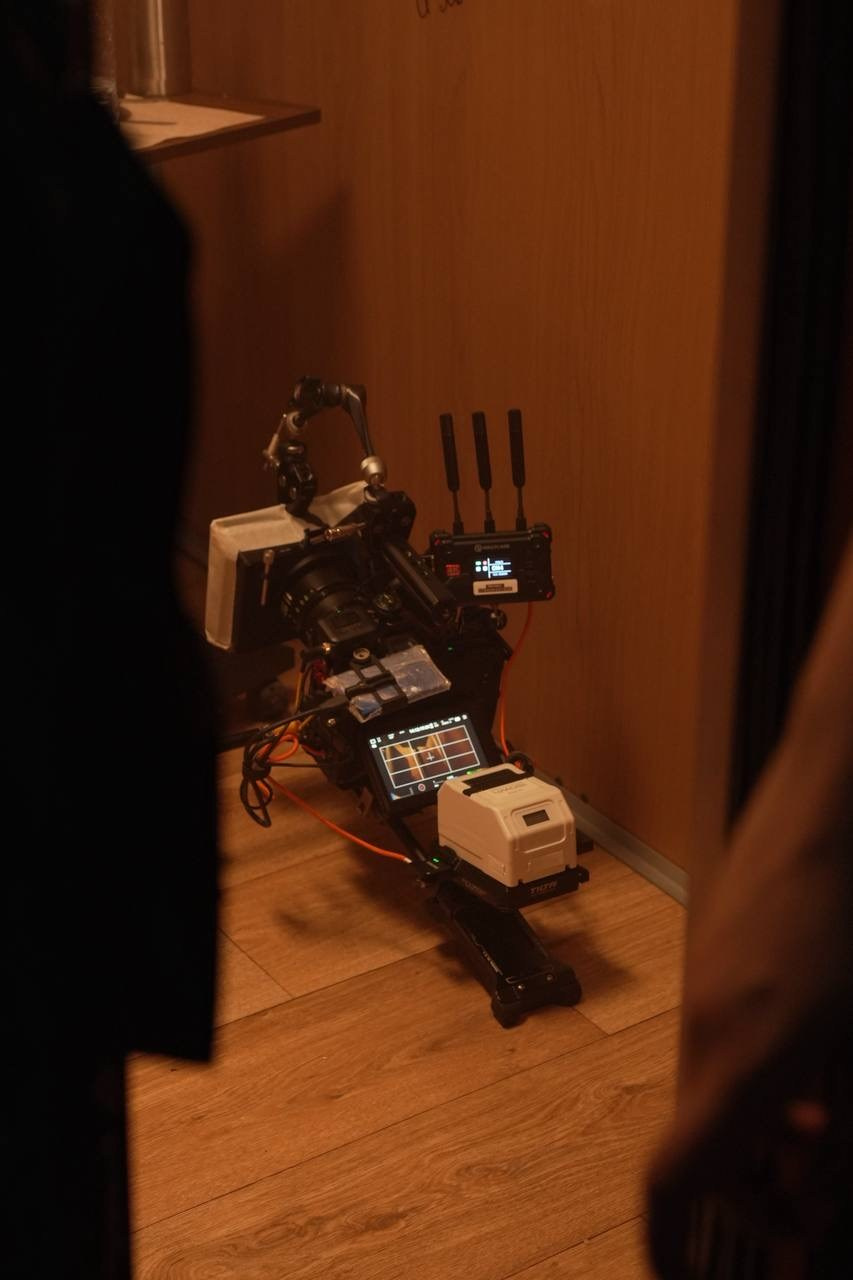 Полный метр «ЛИФТ В ПРОШЛОЕ». Фотограф, оператор и рилсмейкер в Москве — Ася Палагута