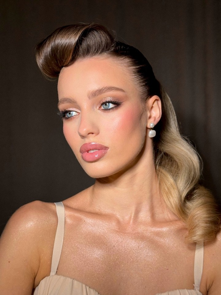 Свадебный визажист и стилист по прическам в Москве