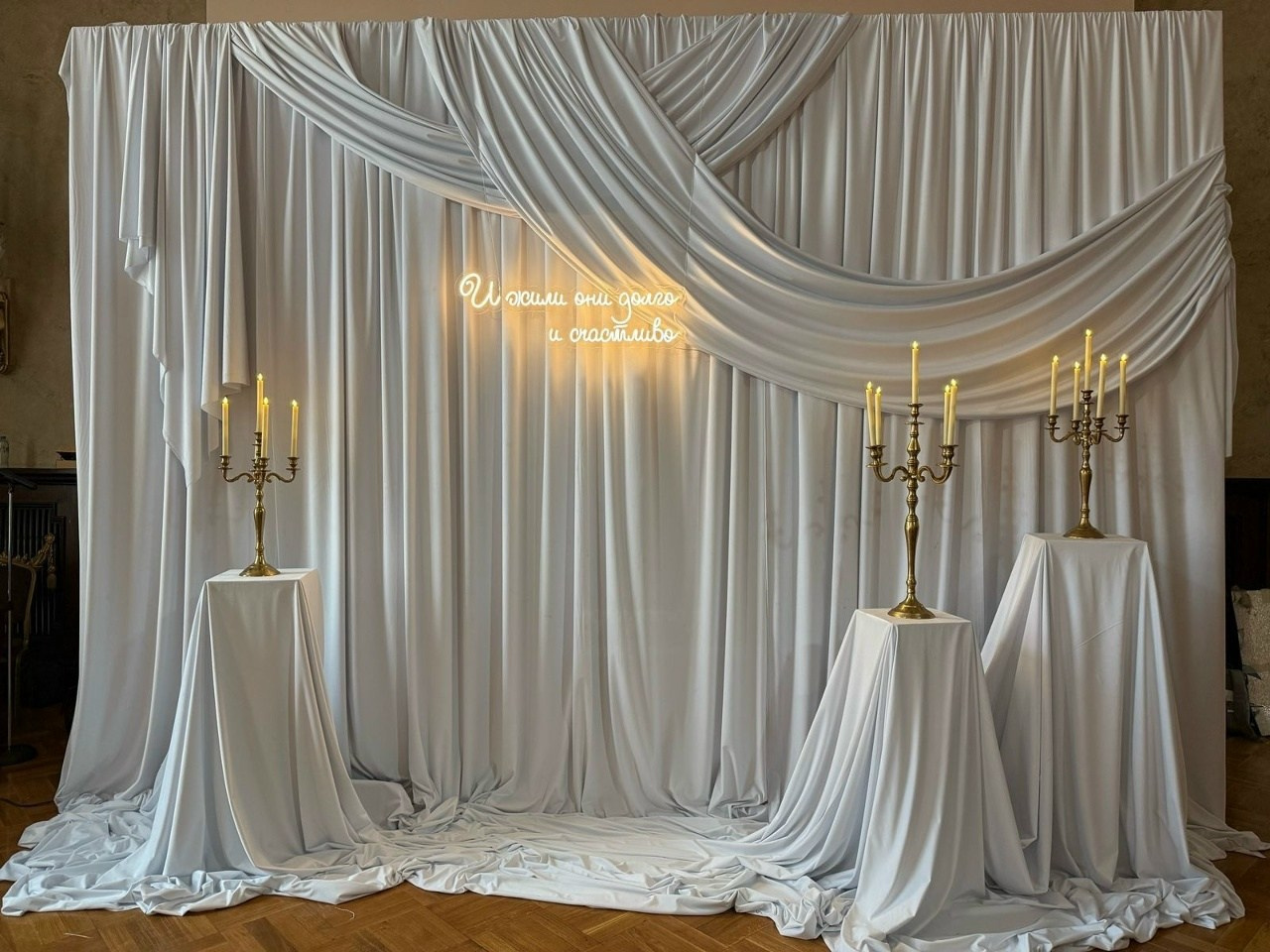 Декор Джуси роуз. Подрядчики и друзья сети свадебных площадок House for wedding