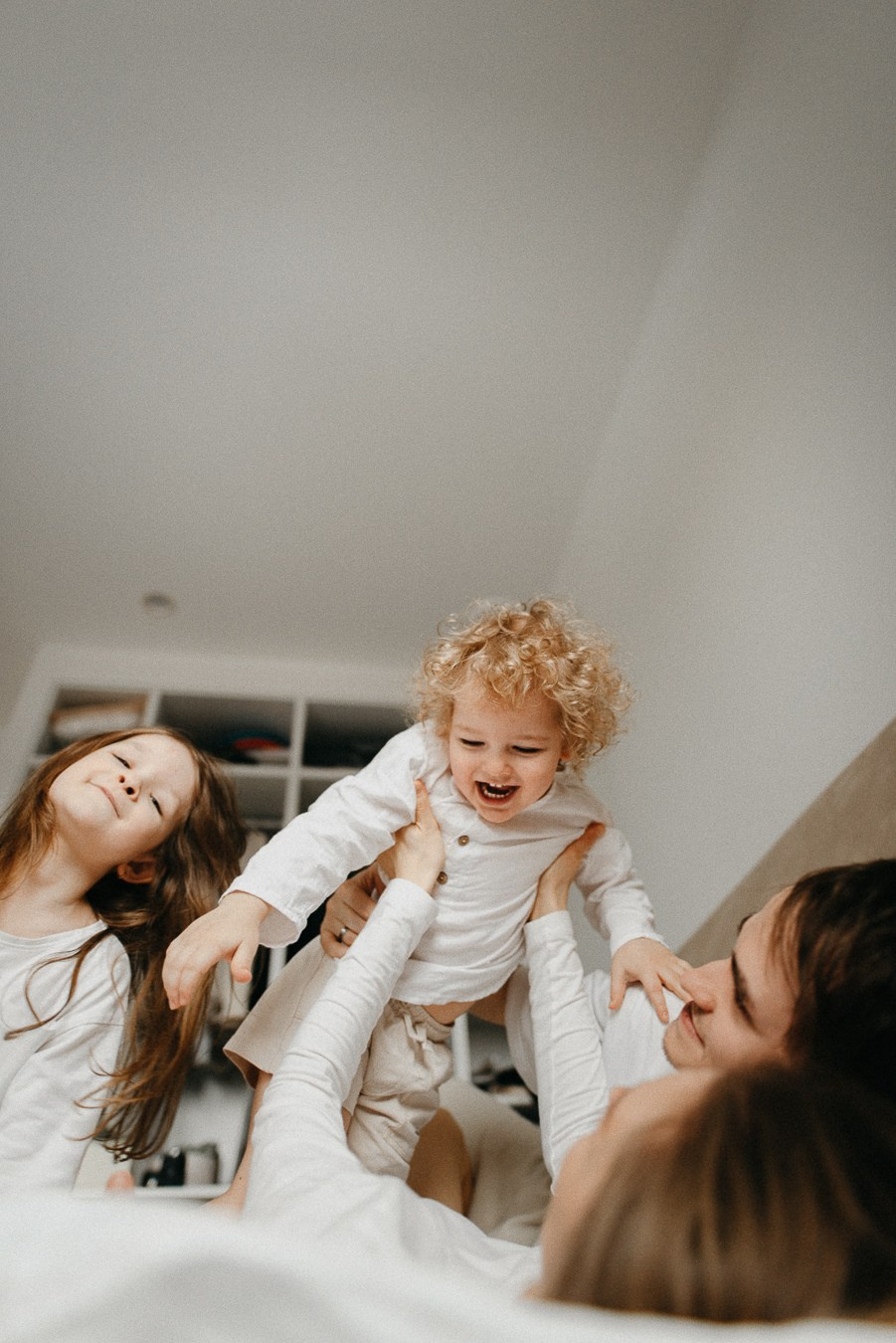 Костя, Яна, Кристина, Леон | дома