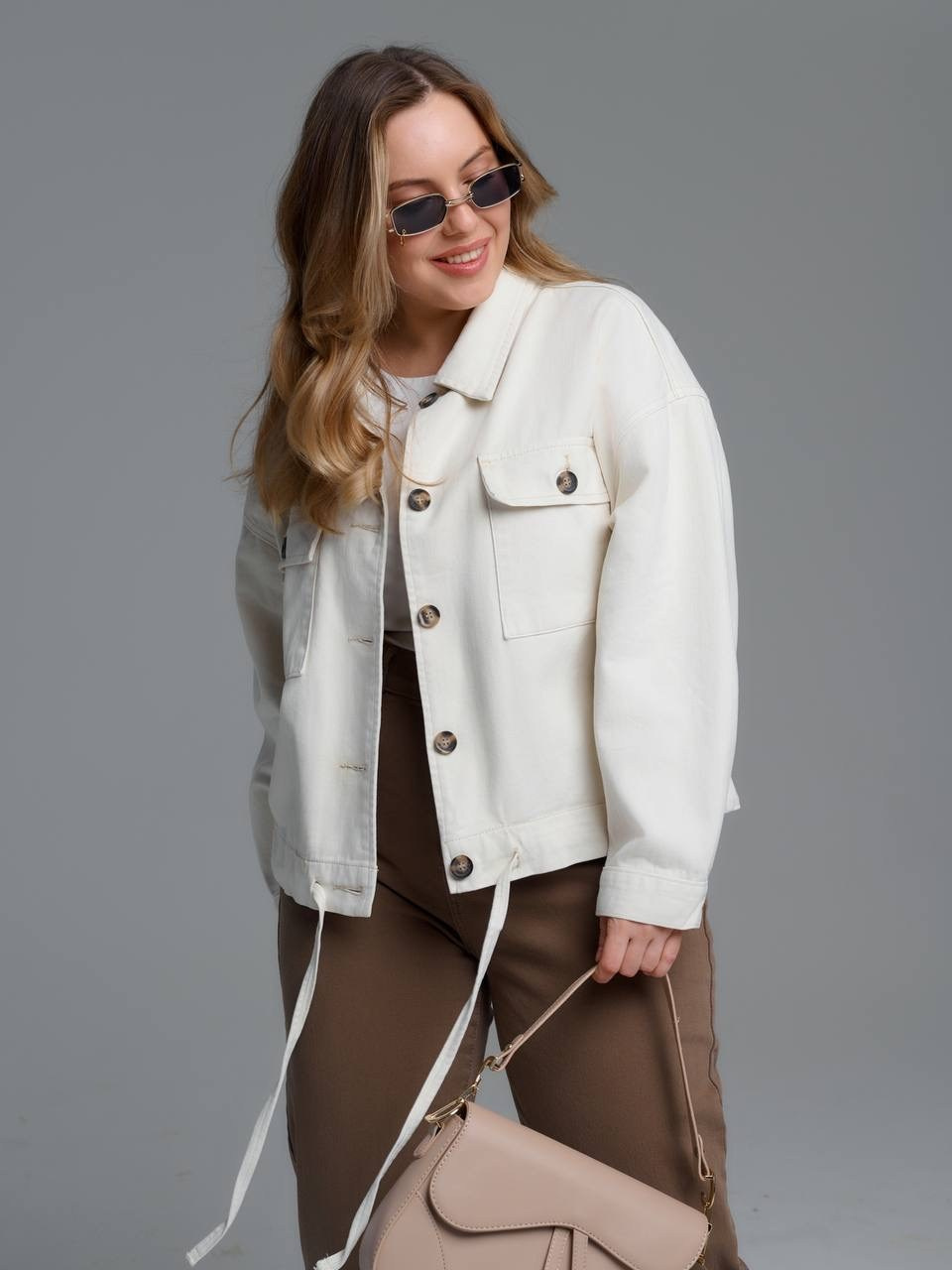 Фотосессия для бренда одежды - модель плюс сайз в джинсовке