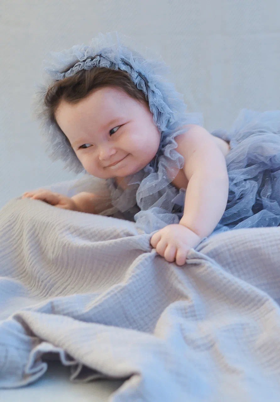 Фотосессия Мии в фиолетовом стиле. Фотограф ANNA GEREIHAN