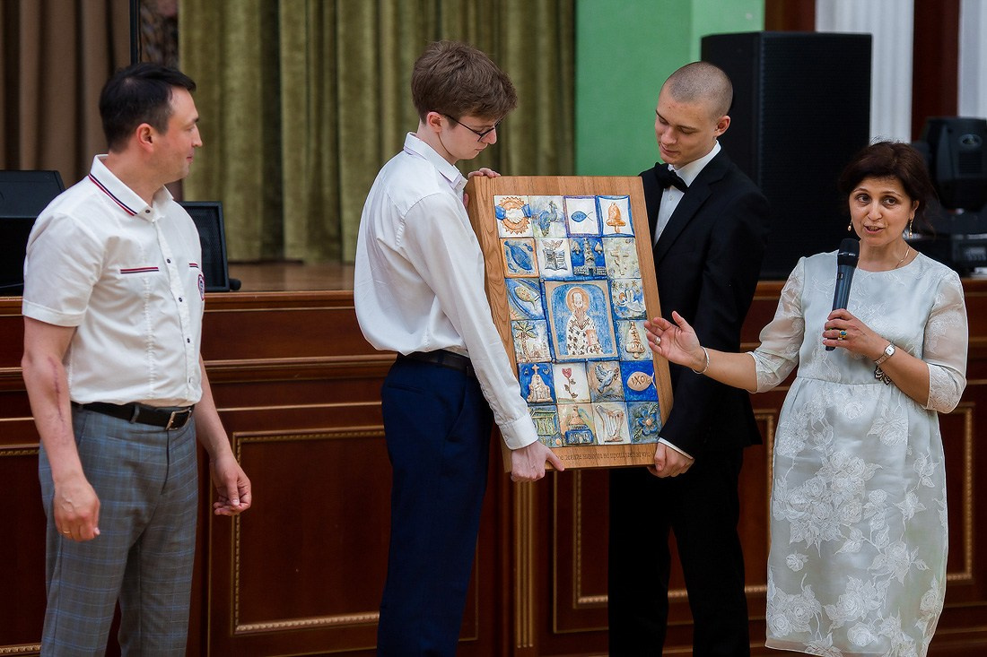 Выпускной в гимназии «Василиада». Репортажный фотограф Борис Геер