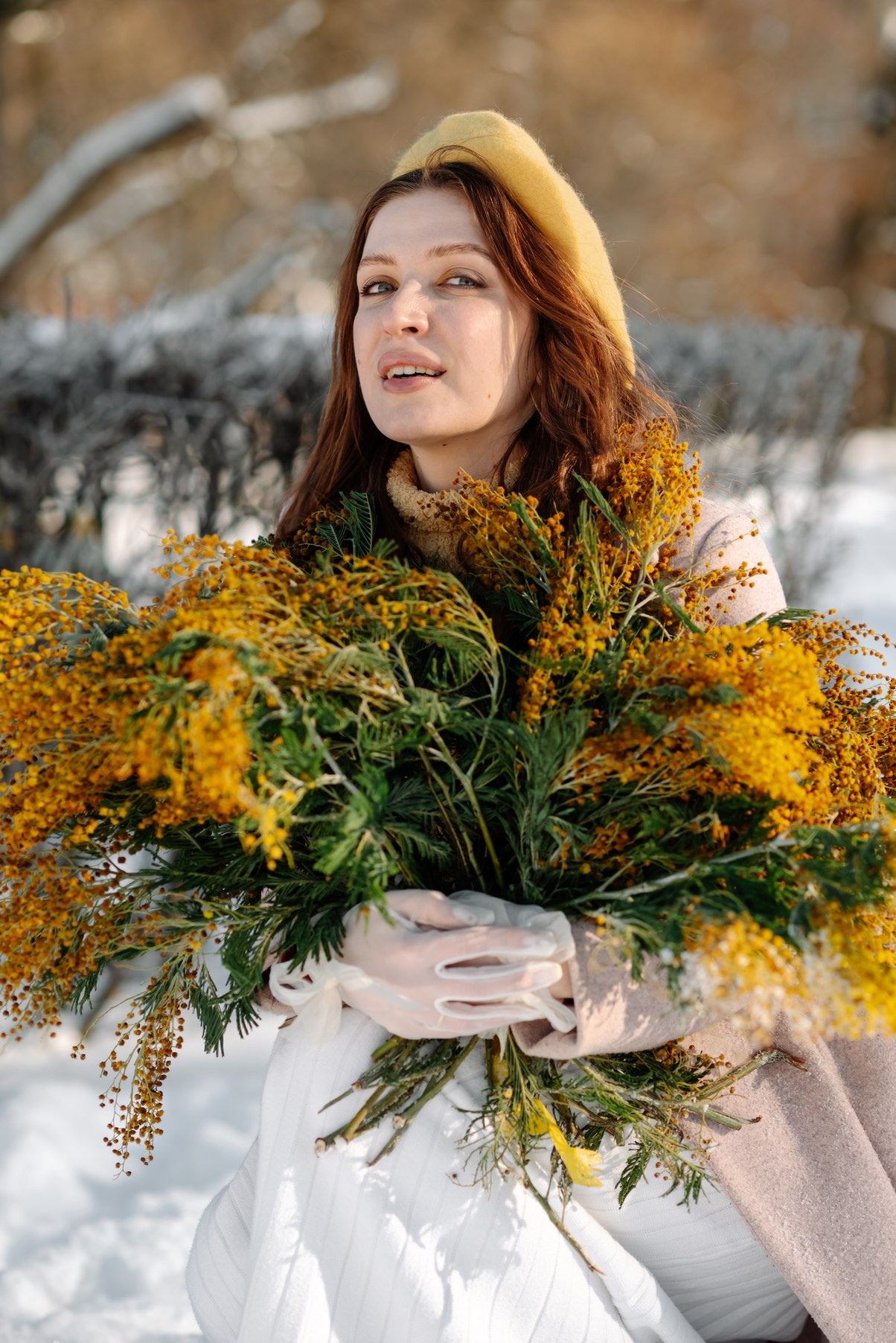 Анастасия с мимозой. Свадебный и сеейный фотограф в Санкт-Петербурге Елена Худякова