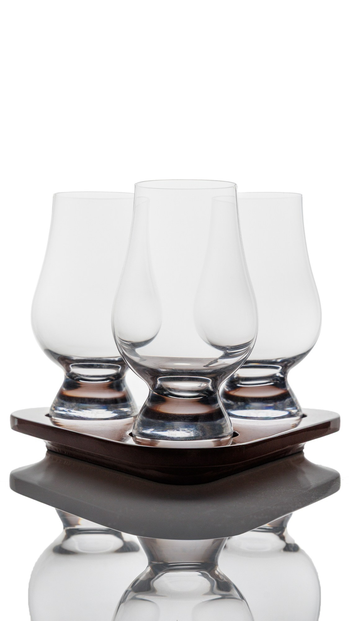 Бутылки и Бокалы. Репортажный и предметный Фотограф в Москве