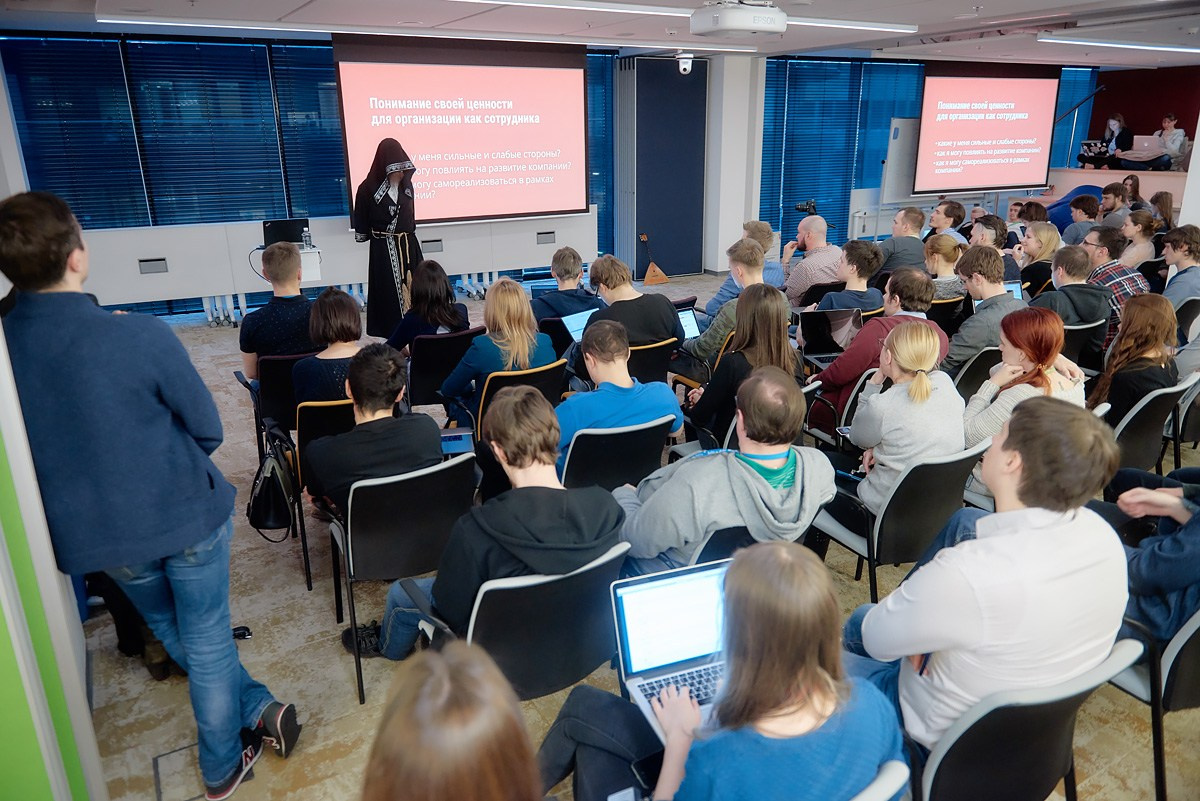 Нейромонах Феофан в Avito. Репортажный фотограф в Москве Вадим Францев