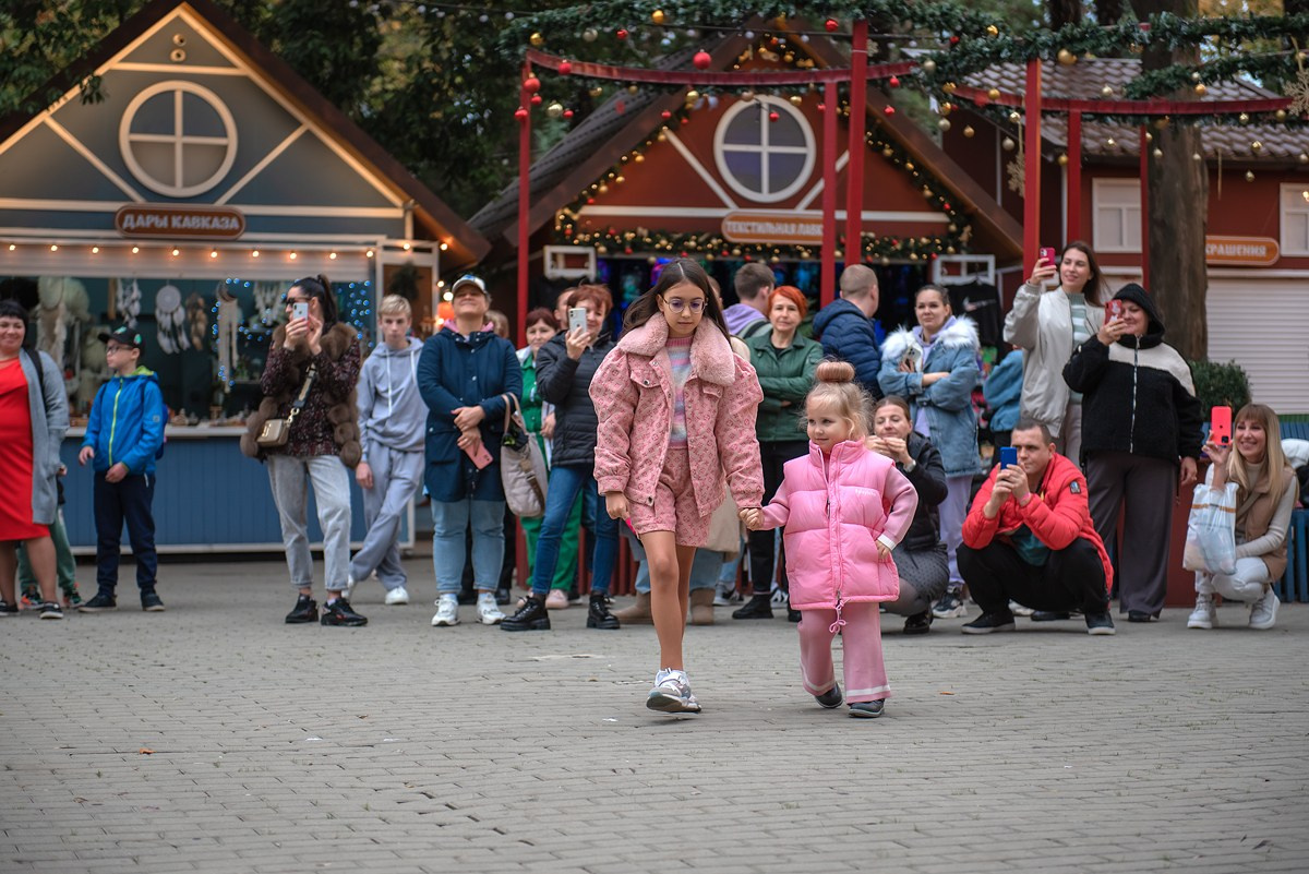 Парк Ривьера дефиле HAPPYkids. Семейный и коммерческий фотограф в Сочи Александр Бодунов
