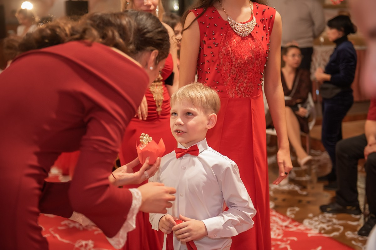 Выпускной в детской школе моделей HAPPYkids 2024. Семейный и коммерческий фотограф в Сочи Александр Бодунов