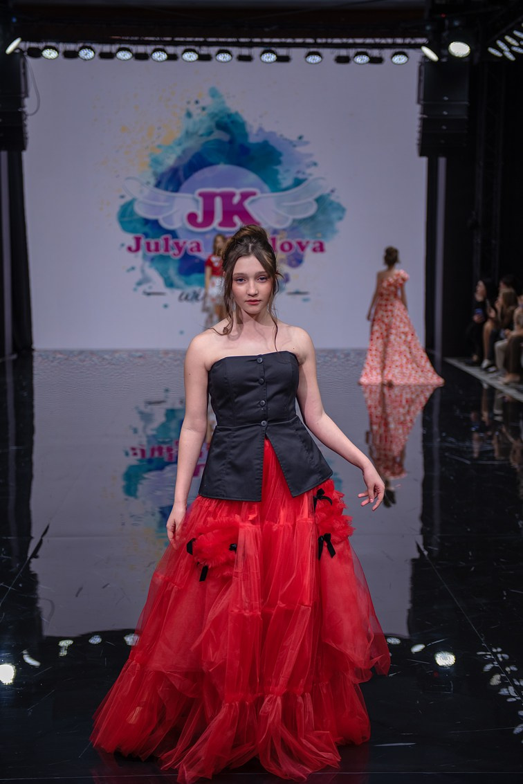 SochiFashionWeek2024 дизайнер Юлия Крылова. Семейный и коммерческий фотограф в Сочи Александр Бодунов