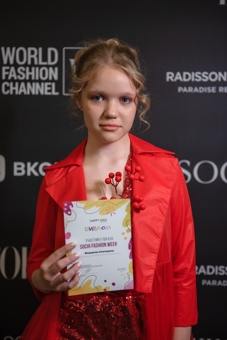 SochiFashionWeek2024 дизайнер Анохина Светлана. Семейный и коммерческий фотограф в Сочи Александр Бодунов