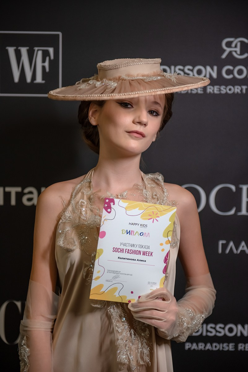 SochiFashionWeek2024 дизайнер Анохина Светлана. Семейный и коммерческий фотограф в Сочи Александр Бодунов