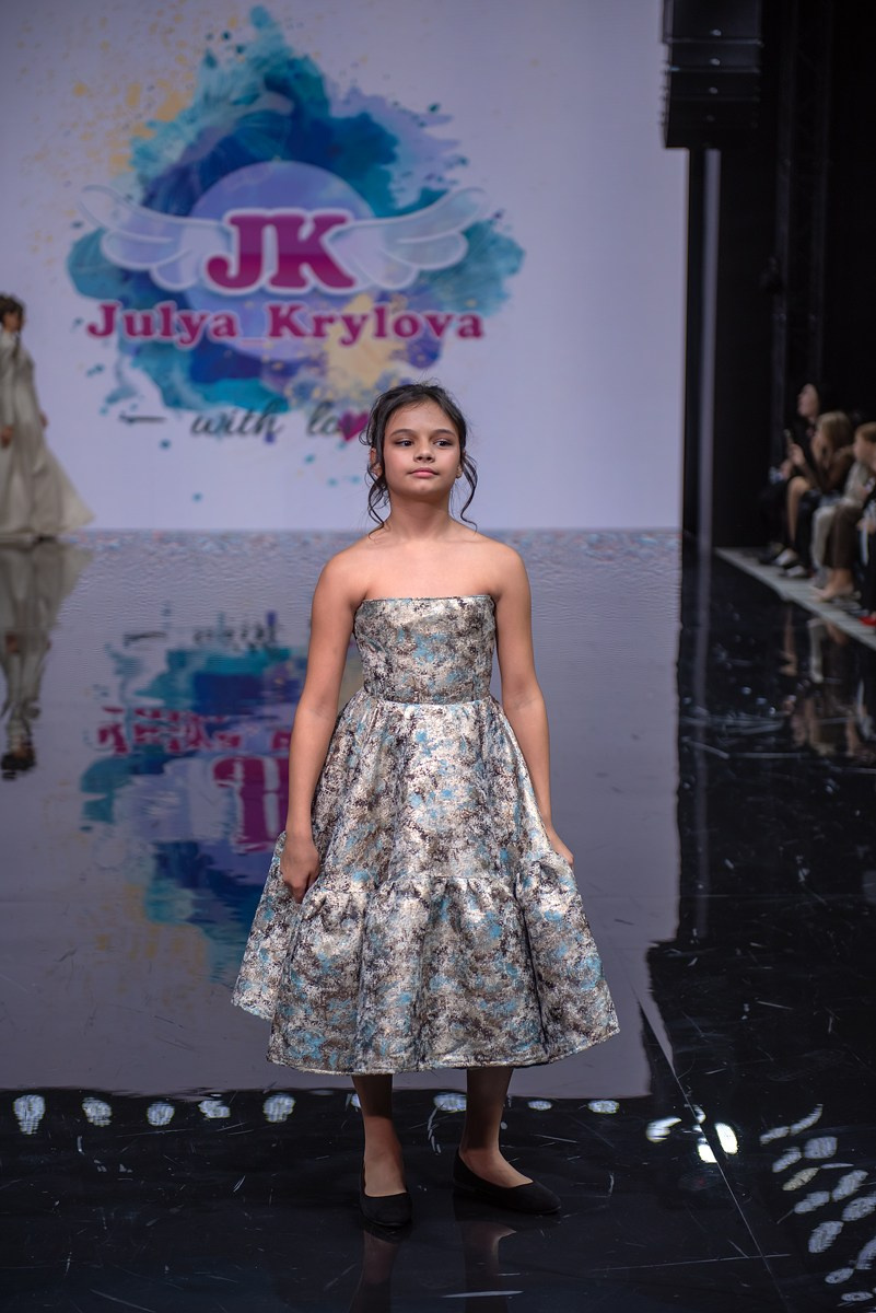 SochiFashionWeek2024 дизайнер Юлия Крылова. Семейный и коммерческий фотограф в Сочи Александр Бодунов