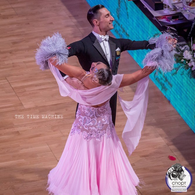 DANCE. Фотограф для маркетплейсов Михаил Бове