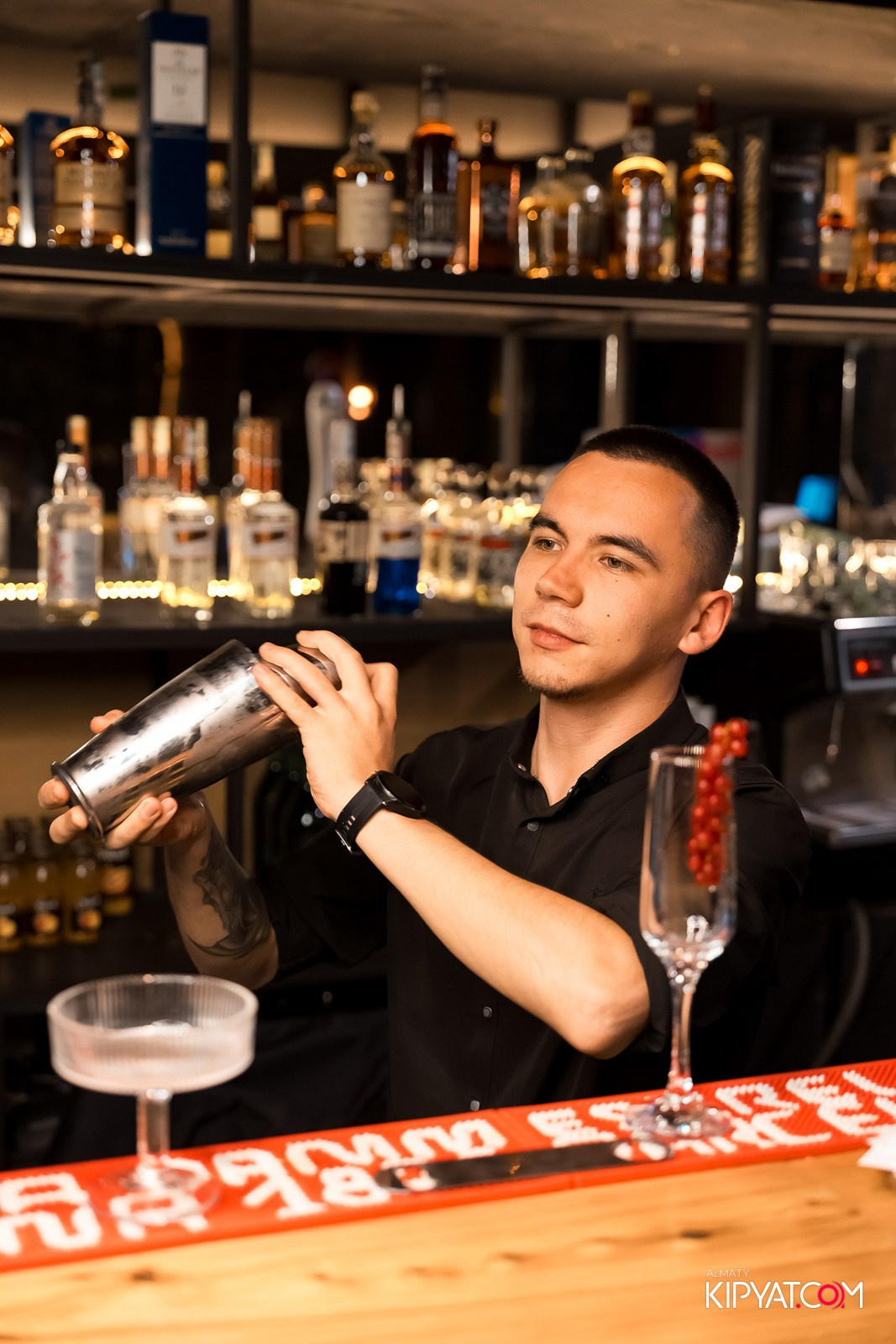 THE ESTATE КАРАОКЕ 1 ГОД. КИПЯТКОМ АЛМАТЫ!