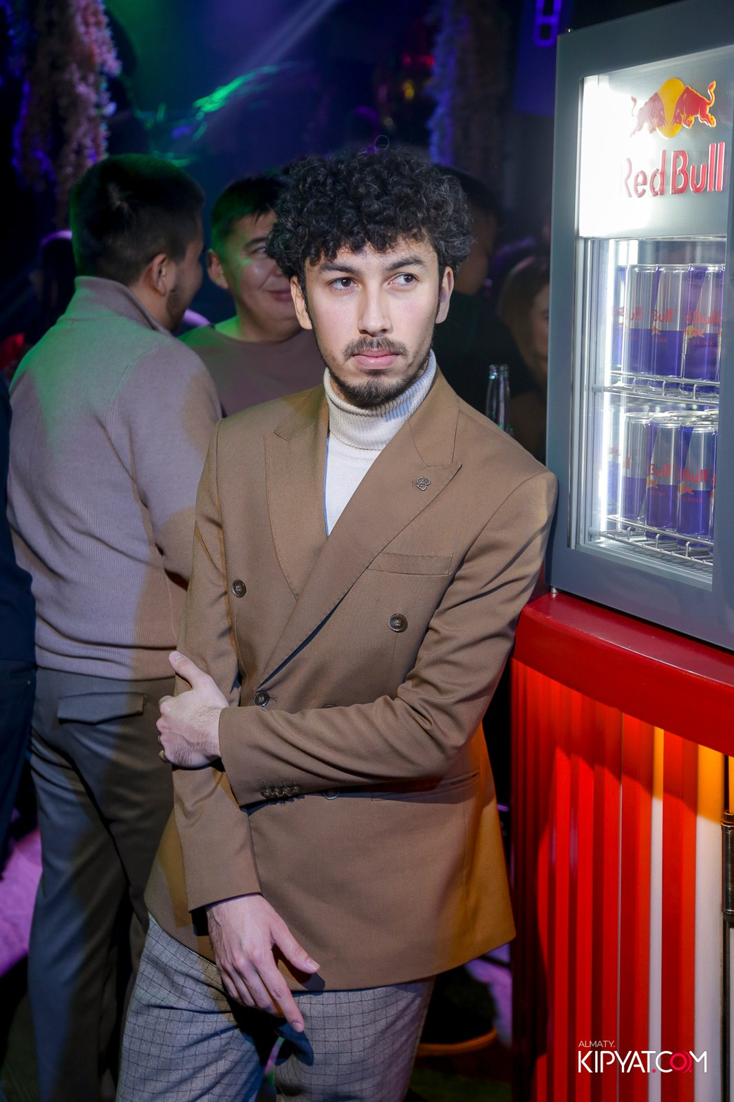 UYAT EMES BAR. КИПЯТКОМ АЛМАТЫ!