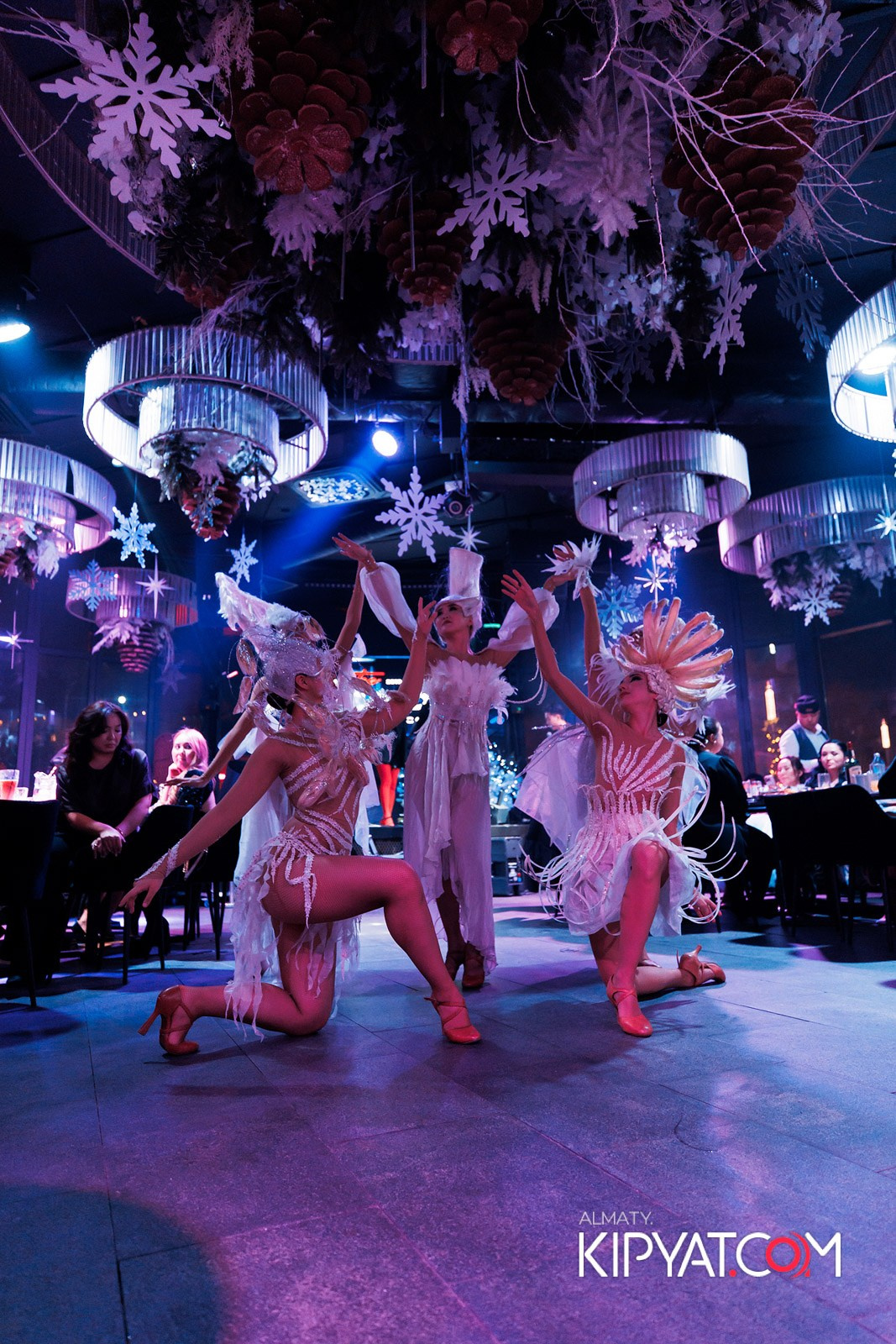 FRIENDS BAR & TERRACE. КИПЯТКОМ АЛМАТЫ!