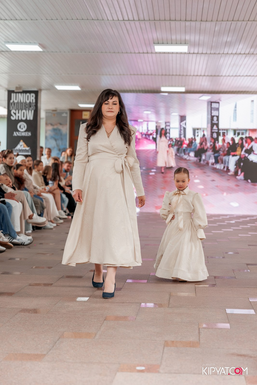 JUNIOR FASHION SHOW. КИПЯТКОМ АЛМАТЫ!