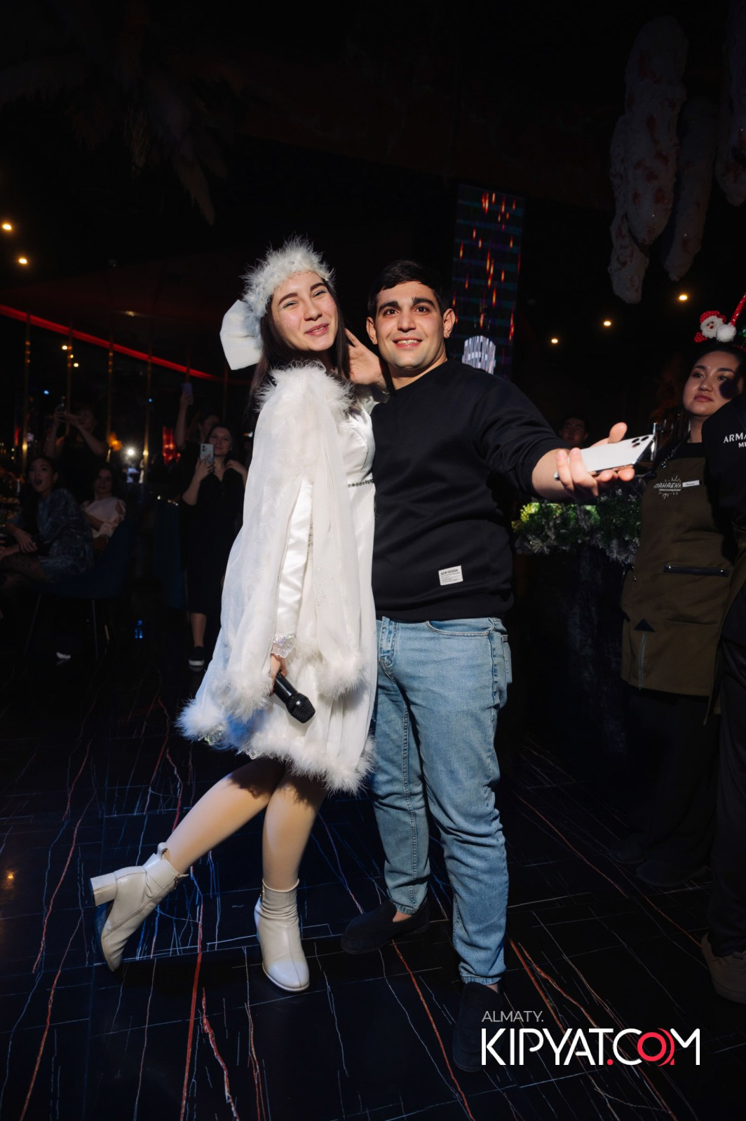 ПАНАЕХАЛИ БАР НА ТОЛЕ БИ. КИПЯТКОМ АЛМАТЫ!