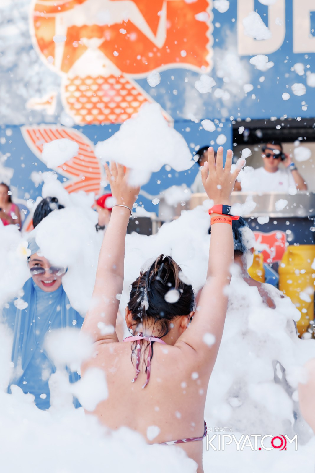 ПЕННАЯ ВЕЧЕРИНКА/ДЫМОВОЕ ШОУ/БАССЕЙН DELIGHT POOL. КИПЯТКОМ АЛМАТЫ!
