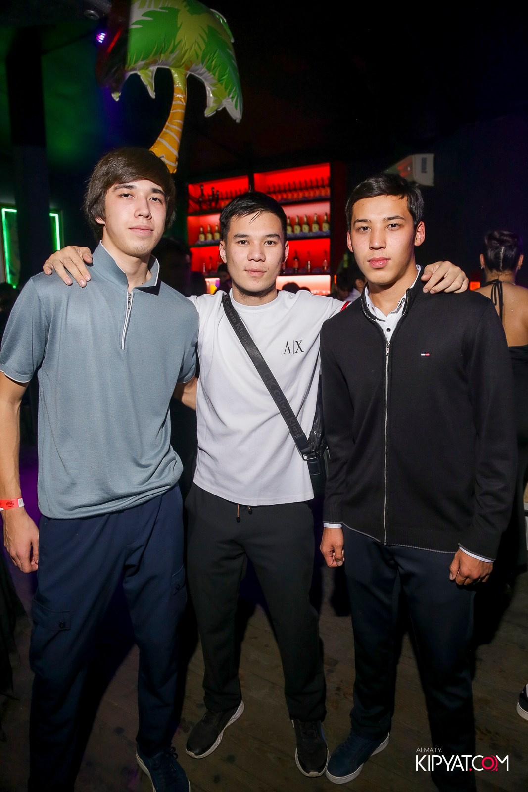 UYAT EMES BAR. КИПЯТКОМ АЛМАТЫ!