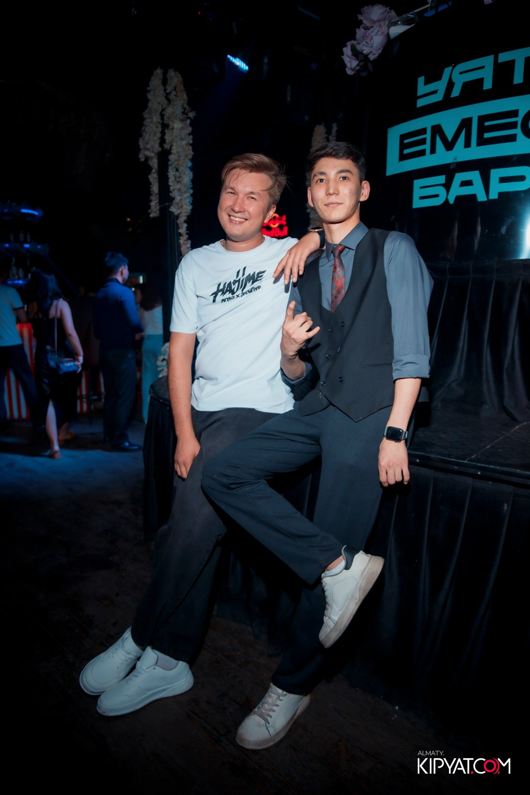 UYAT EMES BAR. КИПЯТКОМ АЛМАТЫ!