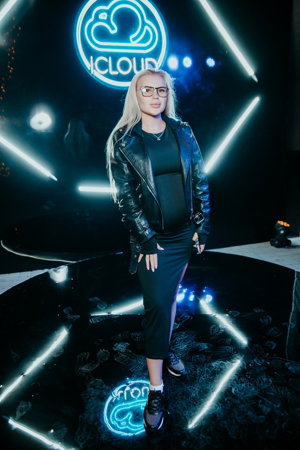 Презентация «Iphone 15». Свадебный и детский фотограф в Волгограде Слава Белов