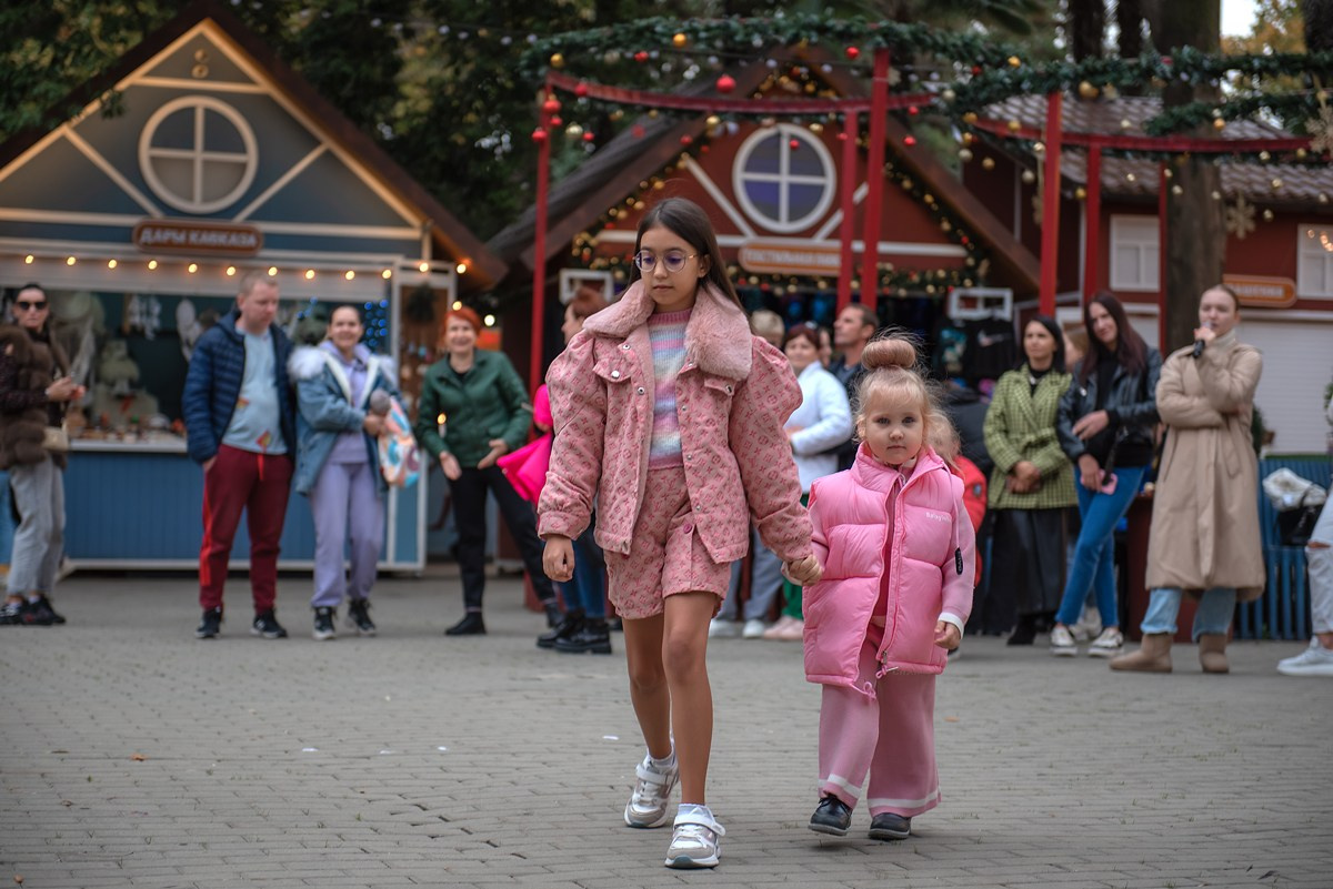 Парк Ривьера дефиле HAPPYkids. Семейный и коммерческий фотограф в Сочи Александр Бодунов