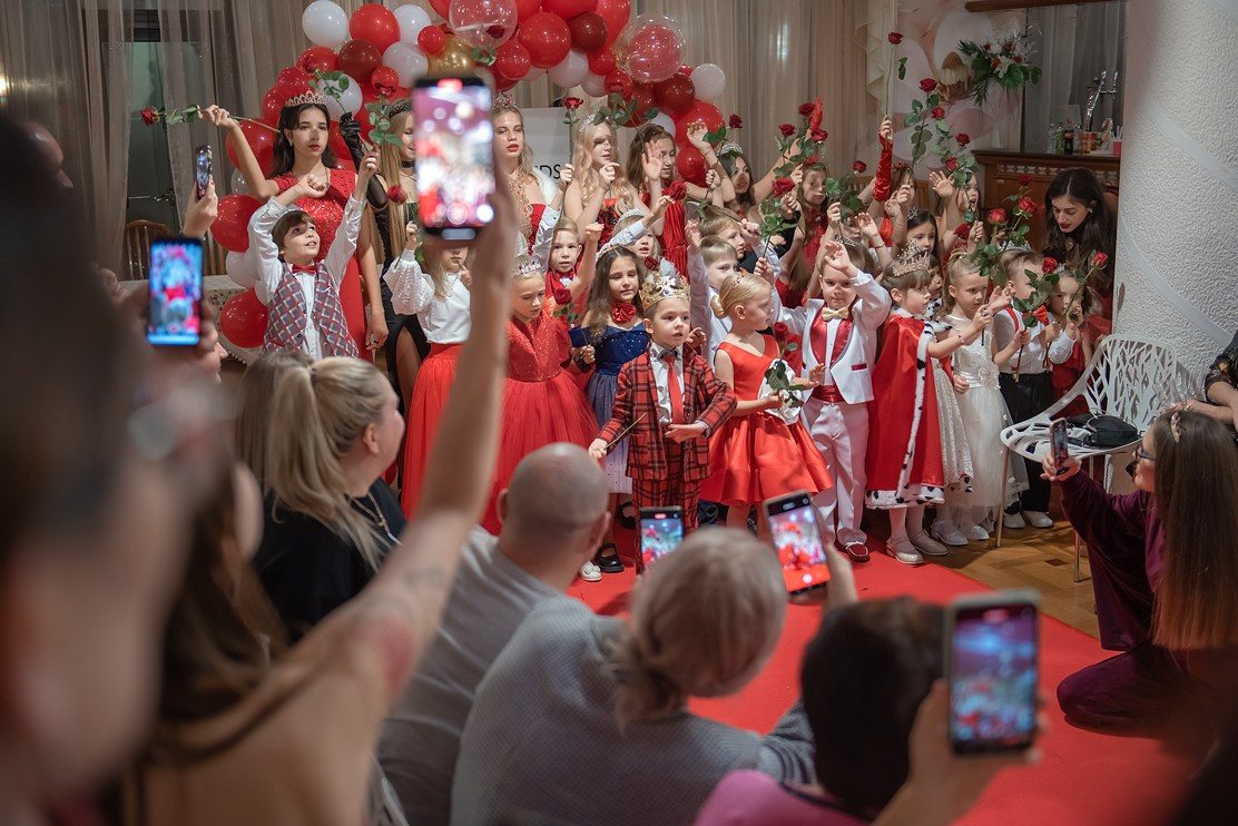 Выпускной в детской школе моделей HAPPYkids 2024. Семейный и коммерческий фотограф в Сочи Александр Бодунов