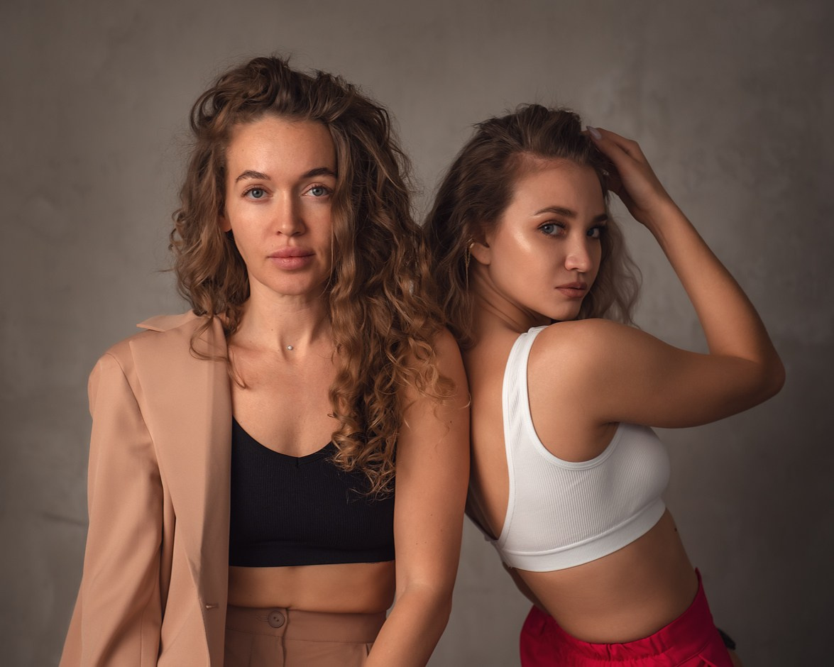 Студийная съемка для двоих девушек. Семейный и коммерческий фотограф в Сочи Александр Бодунов
