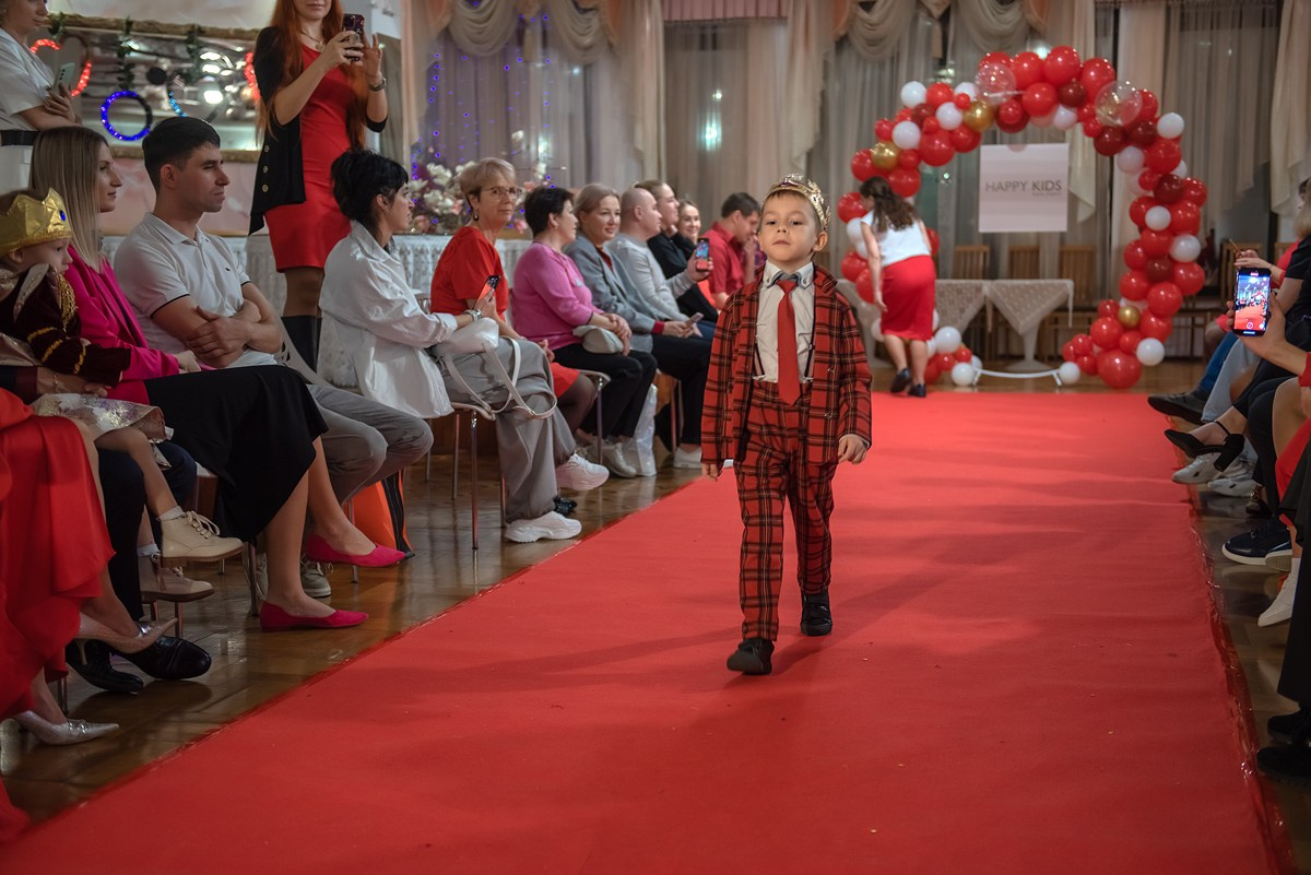 Выпускной в детской школе моделей HAPPYkids 2024. Семейный и коммерческий фотограф в Сочи Александр Бодунов