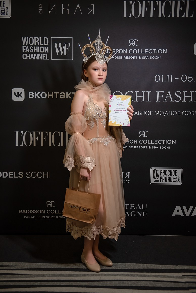 SochiFashionWeek2024 дизайнер Анохина Светлана. Семейный и коммерческий фотограф в Сочи Александр Бодунов