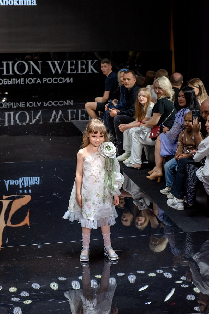 SochiFashionWeek2024 дизайнер Анохина. Семейный и коммерческий фотограф в Сочи Александр Бодунов