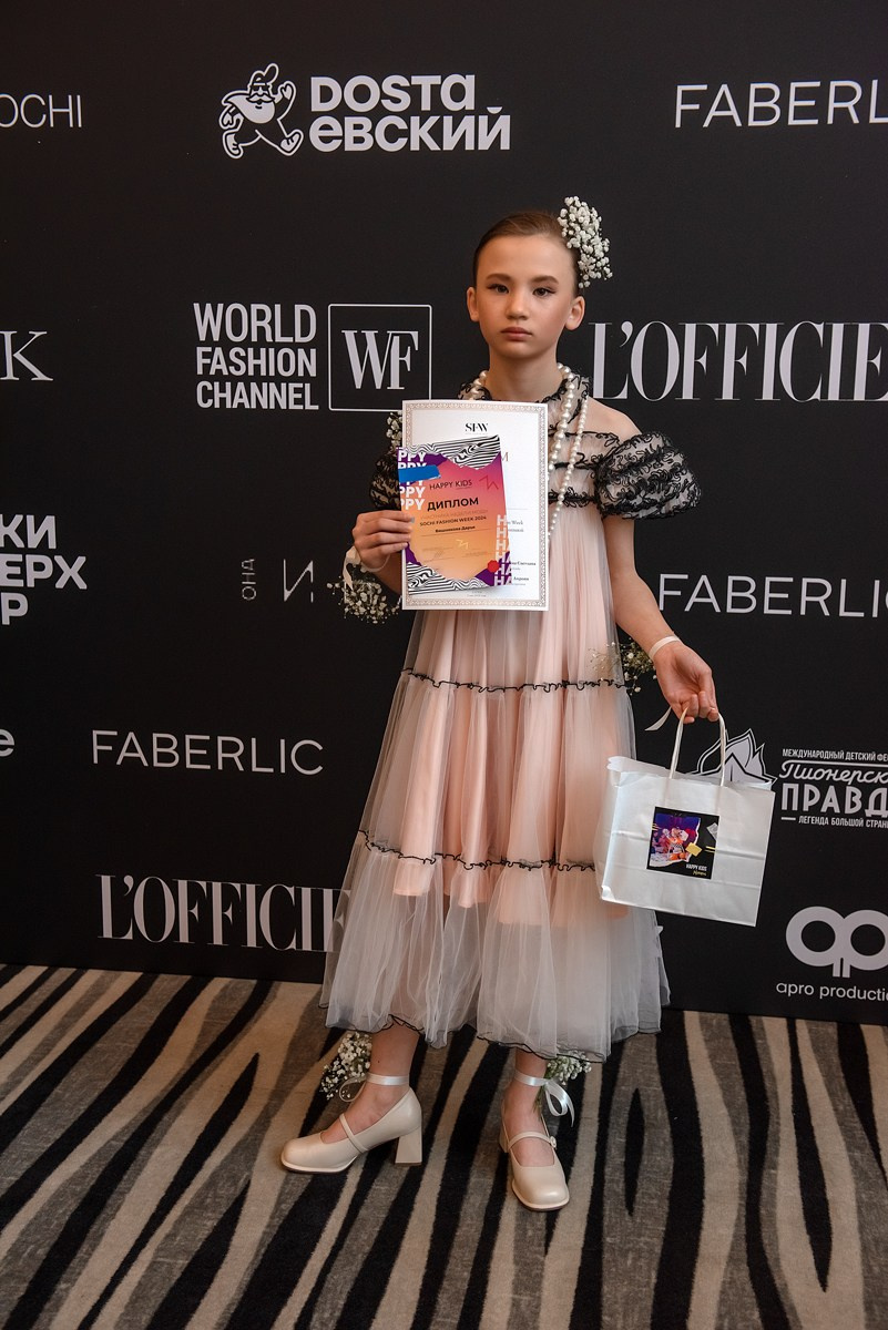 SochiFashionWeek2024 дизайнер Анохина. Семейный и коммерческий фотограф в Сочи Александр Бодунов
