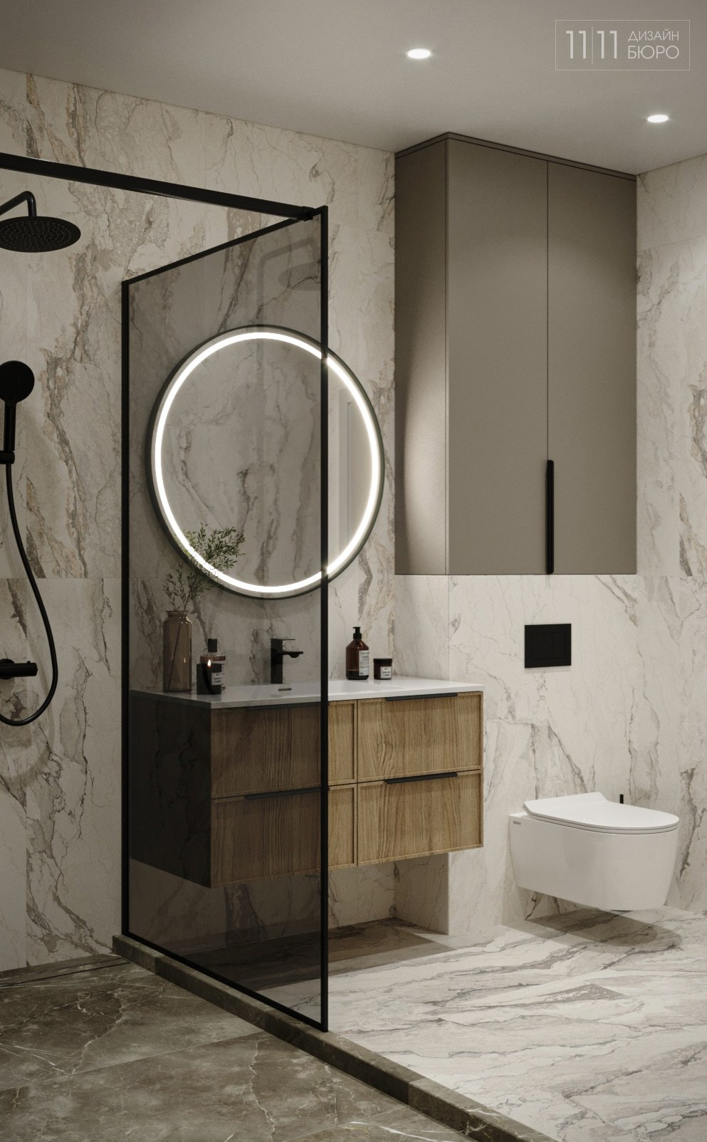 Интерьер санузла с душевой и керамогранитом под мрамор