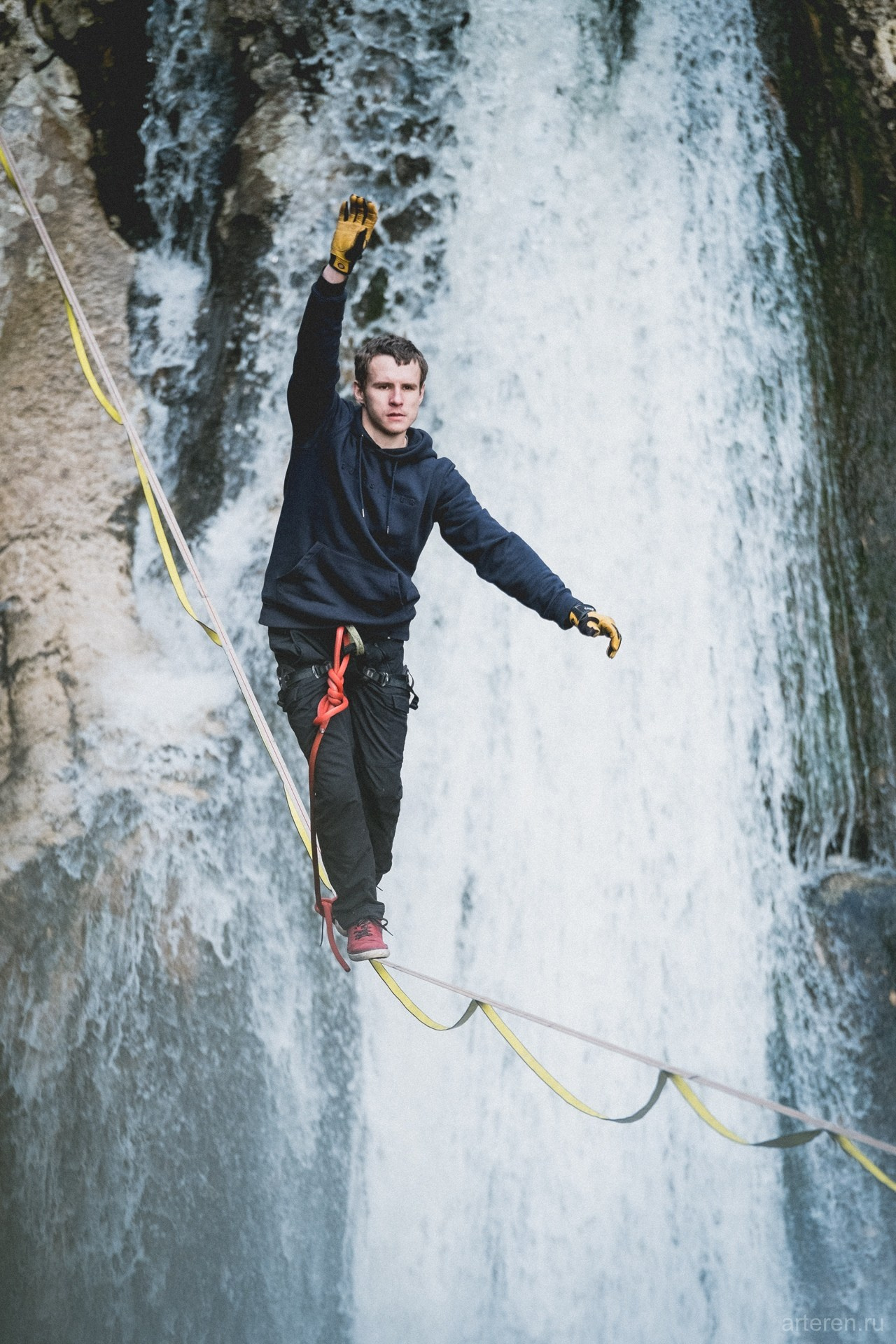 outdoor photo, slackline, trickline, waterfall, nature, nature photo, nature photography, climbing, mountain photo, mountaineering, 