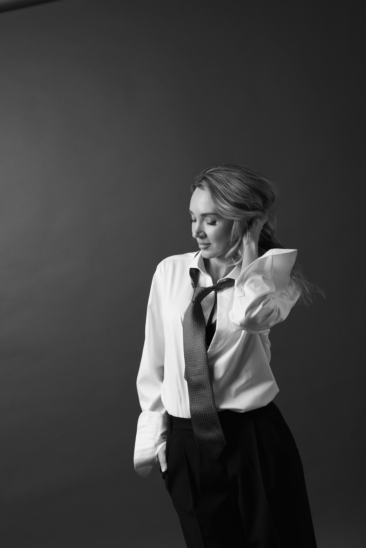 Натали коричневый фон. Профессиональный фотограф Татьяна Евглевская