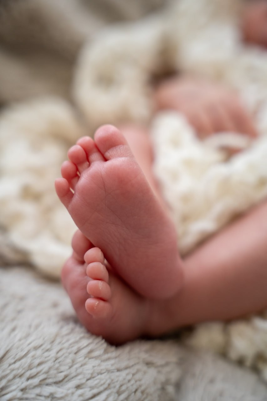 Фотосессия новорожденного дома  примеры фото. Фотограф в Ялте Инна Найден. Детский и семейный фотограф