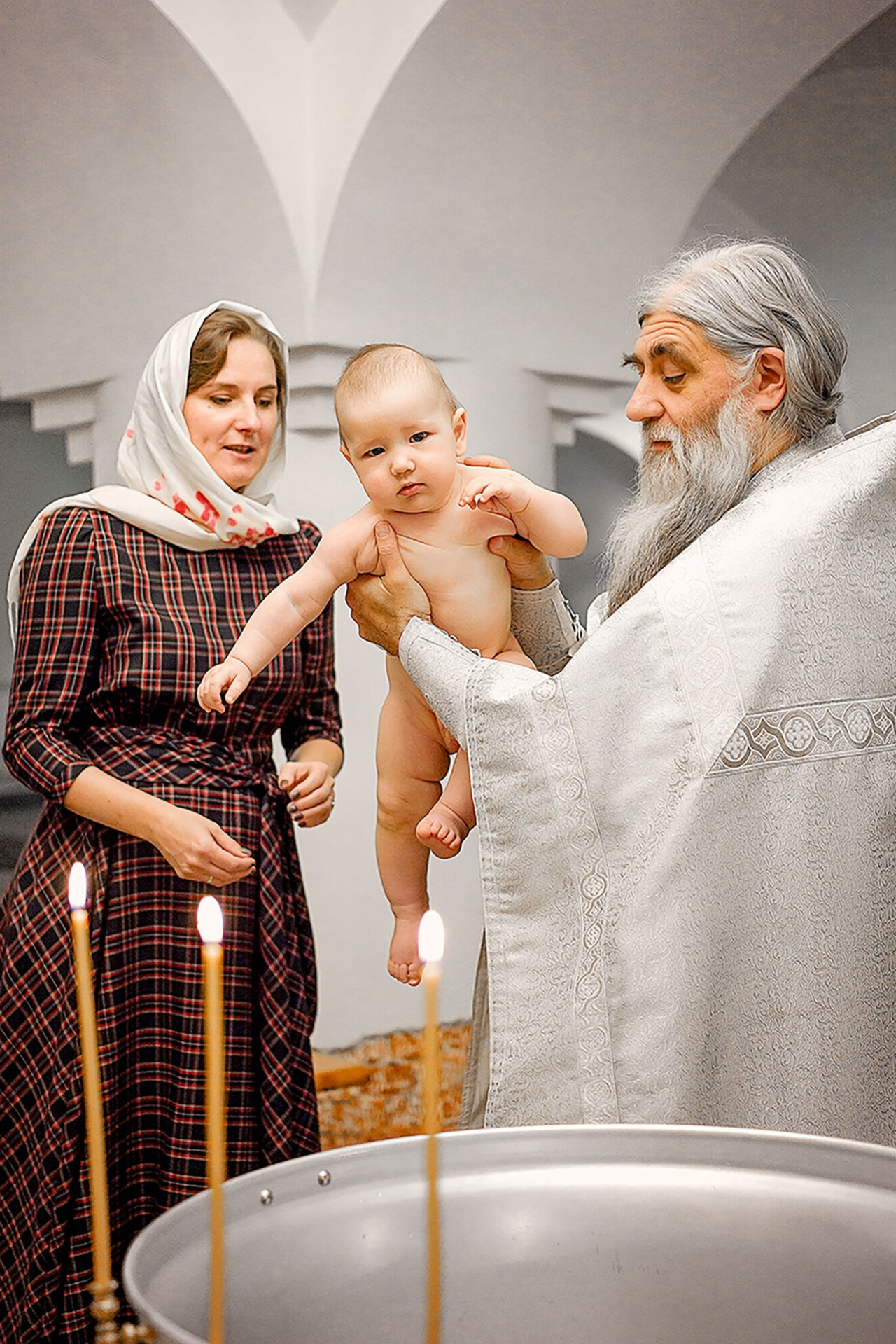 Таинство Крещения в храме Живоначальной Троицы в Троицке. Семейный и детский фотограф в Москве Екатерина Офицерова